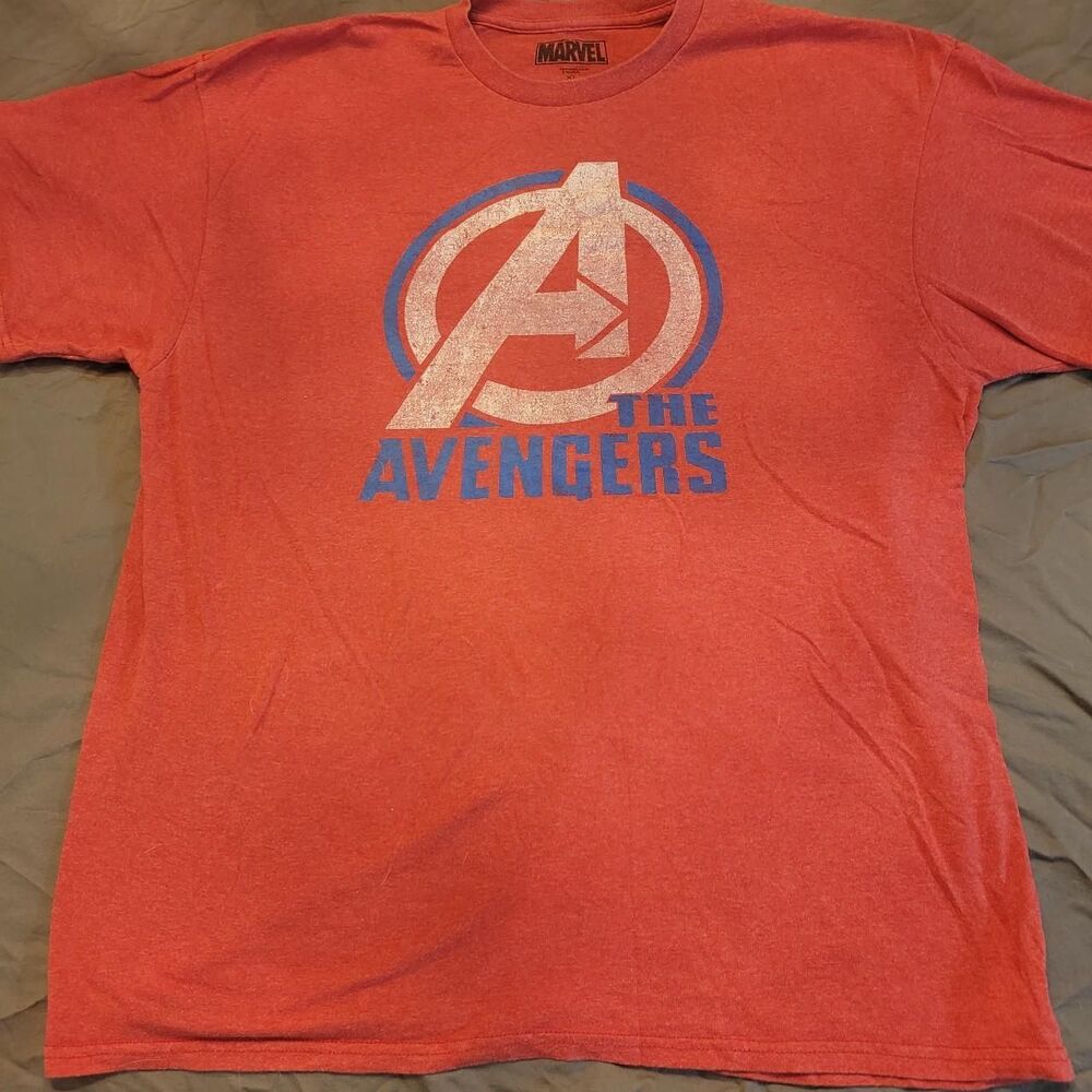 Disney Men's Red and Blue T-shirt